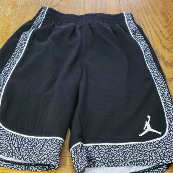 Jordan Other - 🎉HP🎉 Jordan Youth M basketball shorts